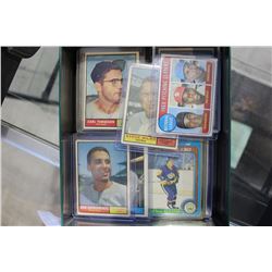 LOT OF COLLECTABLE SPORTS CARDS