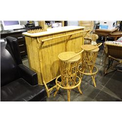 WICKER AND RATTAN BAR UNIT WITH 2 BAR STOOLS