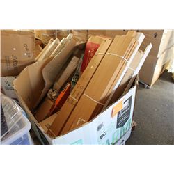 PALLET LOT OF LIGHT FIXTURES AND DOOR PUSHES