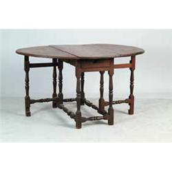 IMPORTANT AND RARE MAPLE SINGLE DRAWER WILLIAM AND MARY GATELEG DINING TABLE