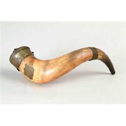 19TH CENTURY LARGE MASTER POWDER HORN