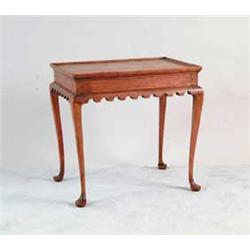 FINE COPY OF A PORTSMOUTH, NEW HAMPSHIRE QUEEN ANNE TRAY TOP TEA TABLE