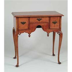 TIGER MAPLE QUEEN ANNE STYLE DRESSING TABLE