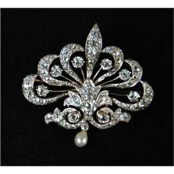 FINE PLATINUM, YELLOW GOLD AND DIAMOND BROOCH