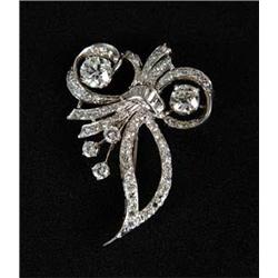 OUTSTANDING DIAMOND AND WHITE GOLD BROOCH