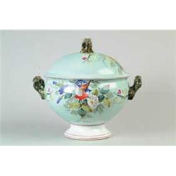 19th CENTURY ROUND COVERED PORCELAIN TUREEN