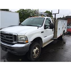 2002 FORD F-450 XLT SUPER DUTY, 2 DOOR WORK TRUCK, WHITE, VIN # 1FDXF47F12EB90309