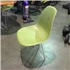 Image 2 : SET OF 6 MID CENTURY MODERN INSPIRED CHROME & RETRO GREEN SIDE CHAIRS