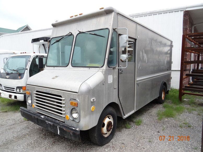 1983 GMC Grumman Kurbmaster Aluminum 20' Step Van w/Gas V8