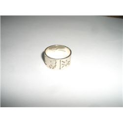 .925 STERLING SILVER RING WITH BEUATIFUL WITH BEAUTIFUL DESIGN & INSCRIPTION TOTAL WEIGHT IS 6.2g ST