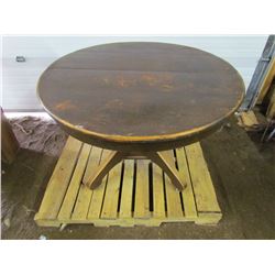 Round Pedestal Maple Dining Table