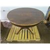 Image 1 : Round Pedestal Maple Dining Table