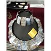 Image 1 : Shell Choker w/Bracelet - Viktoria Haymen