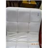 Image 3 : White Leather Contemporary Chaise