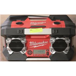 MILWAUKEE JOBSITE RADIO ELECTRIC OR BATTERY