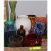 Image 1 : BOX OF ASSORTED DECORATIVE VASES