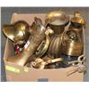 Image 1 : BOX OF ASSORTED BRASS TRINKETS
