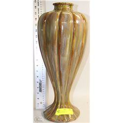 VINTAGE RETRO TALL 1971 GRAPEVINE URN VASE
