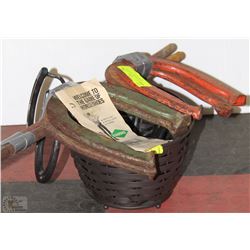 VINTAGE CAST IRON HORSE SHOE SET COMPLETE WITH