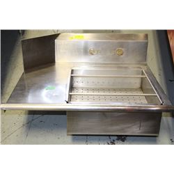 STAINLESS STEEL SINK WITH PREP AREA