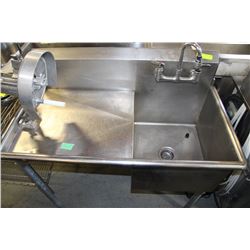 VEGGIE SLICER MOUNTED WITH SINK