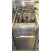Image 1 : DOUBLE BASKET DEEPFRYER FRYMASTER WITH BASKETS