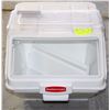 Image 1 : RUBBERMAID DRY INGREDIENT BIN