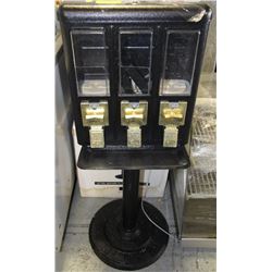 3 WELL CANDY MACHINE WITH KEYS