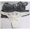 Image 1 : 2 CHANTELLE BRA 38D WITH 2 PANTIES SIZE L