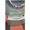 Image 5 : WHIRLPOOL DUET DRYER WITH FRONT LOAD ON