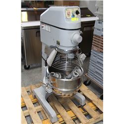 GLOBE 30QT MIXER WITH ATTACHMENTS & BOWL