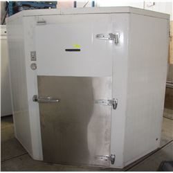 GENERAL APPROX 6'X6' CORNER WALK IN COOLER