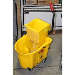 RUBBERMAID MOP BUCKET & WRINGER