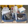 Image 1 : PALLET WITH BAKING PANS, JUGS, GARBAGE BAGS,