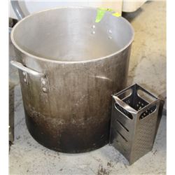 LARGE POT WITH CHEESE GRATER