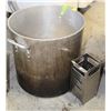 Image 1 : LARGE POT WITH CHEESE GRATER