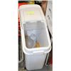 Image 1 : RUBBERMAID DRY INGREDIENTS BIN WITH ASSORTED