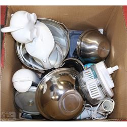 BOX OF SMALL KITCHEN APPLIANCES AND MORE