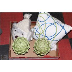 2 NEW  ARTICHOKE FINIAL GARDEN ORNAMENTS AND 2 NEW