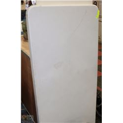 30"X58" COMMERCIAL PLASTIC TABLE