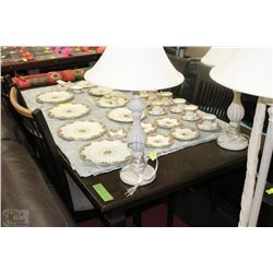 DINING TABLE WITH 4 SIDECHAIRS