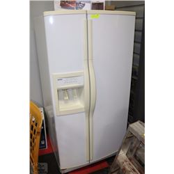 KENMORE ELITE SIDE BY SIDE FRIDGE FREEZER WITH
