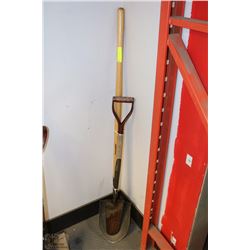 SET OF GARDEN SHOVELS X3