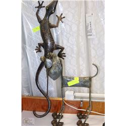 METAL DOG AND LIZARD DECOR