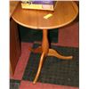 Image 1 : ROUND PINE END TABLE