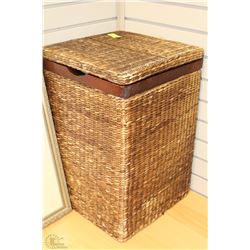 WICKER HAMPER