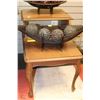 Image 1 : VINTAGE  2-TIERED END TABLE