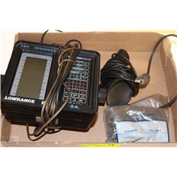 LOWRANCE FISH FINDER