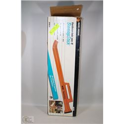BLACK AND DECKER CORDLESS  SWEEPSTICK LEAF