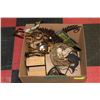 Image 1 : BOX W/WALL DÉCOR, WINE BOTTLE HOLDER,